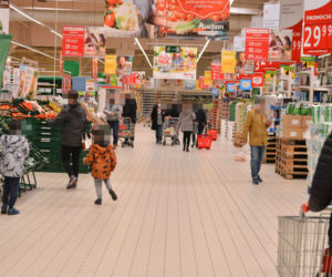 Niedziela palmowa to niedziela handlowa. Sklepy obładowane klientami