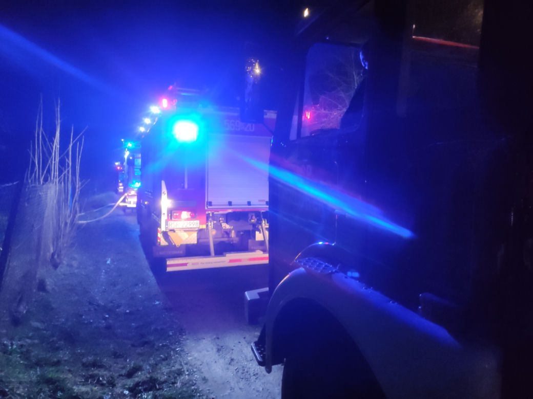 Koszmar w Kozłówku. W ogniu zginęła 30-letnia kobieta. Dwoje dzieci trafiło do szpitala