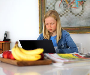 Coraz więcej uczniów na nauczaniu indywidualnym. MEN potwierdza wyraźny wzrost