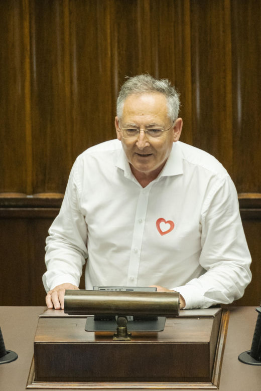 Najpopularniejsi politycy w mediach. Kto znalazł się w TOP 3 w Świętokrzyskiem?