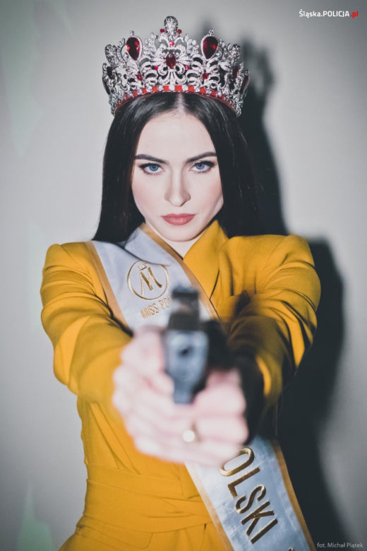 Miss Polski z Katowic wstąpiła na jeden dzień do policji. Anna Maria-Jaromin wzięła udział w teście sprawnościowym