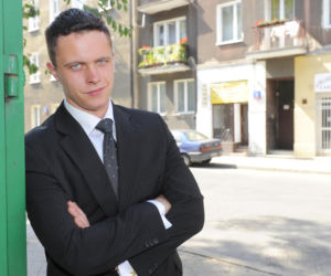 Tomasz Schuchardt kiedyś i dziś. Aktor słynie z metamorfoz, bywa niemal nie do poznania
