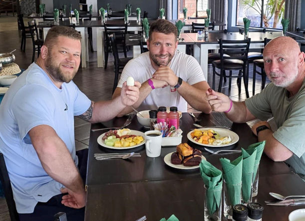 Święta na dwa sposoby: Paweł Fajdek w Afryce, a Natalia Bukowiecka u rodziców