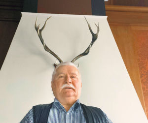 Wałęsa internowany w luksusie