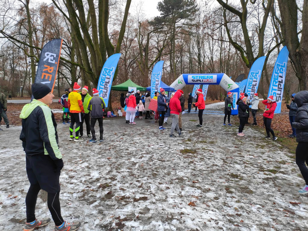 Przedświąteczne zawody sportowe. Łodzianie biegają i pomagają
