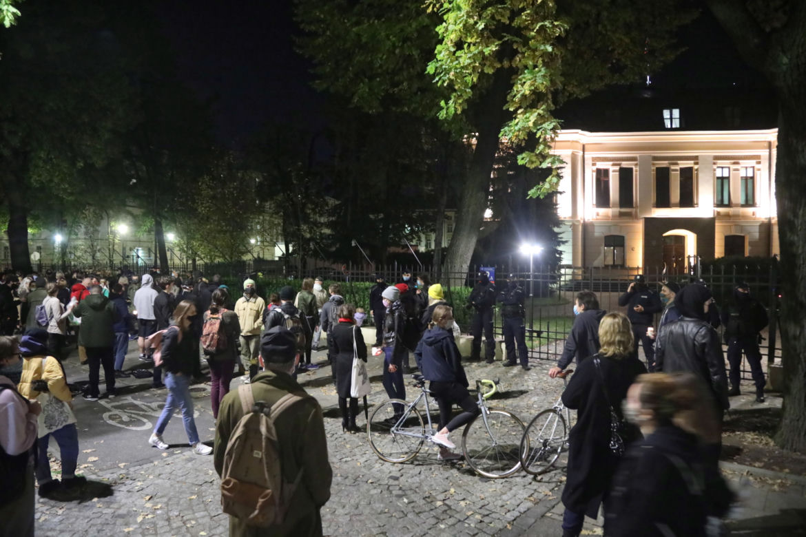 #PiekłoKobiet: Spontaniczny Stajk przed Trybunałem Konstutucyjnym w Warszawie