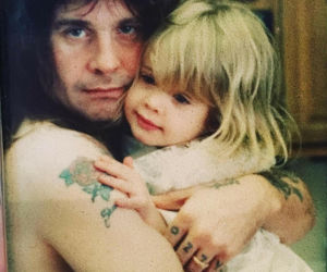Tak brzmi ostatnia, wiadomość, którą Ozzy Osbourne wysłał do swojej córki. Legendarny muzyk zmarł nagle rok temu