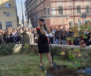 Zostawili listy potomnym i zasadzili drzewo. Święto Drzewa w Lublinie [GALERIA]