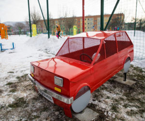 Śląskie: Pojemnik na nakrętki w kształcie malucha robi furorę. Oto niezwykły fiat 126p [ZDJĘCIA]