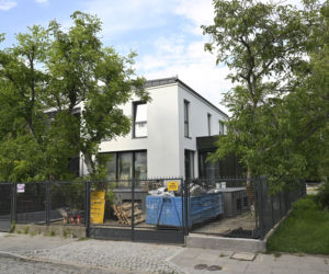 Smutny widok domu Kaczyńskiego. Willa na Żoliborzu się sypie