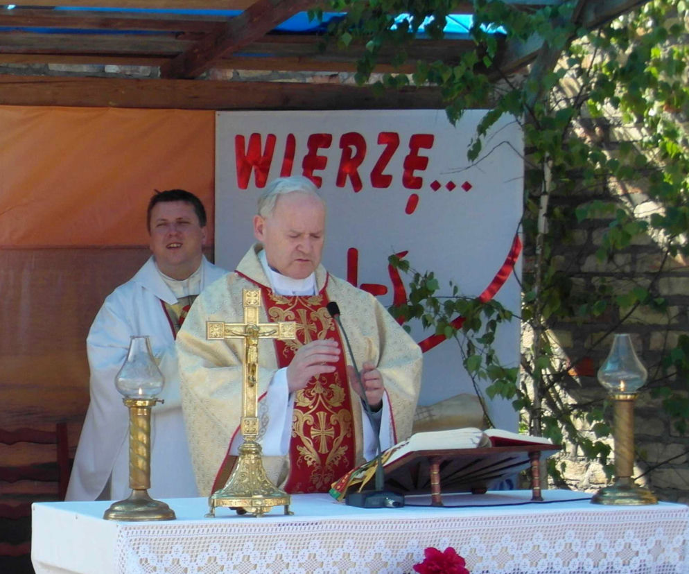 bialystok ksiadz chodzi po koledzie w lipcu (1)