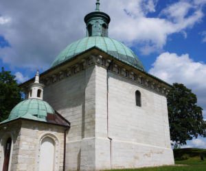 To miasto w woj. świętokrzyskim ma jeden z najpiękniejszych rynków. Czaruje też zabytkową kaplicą