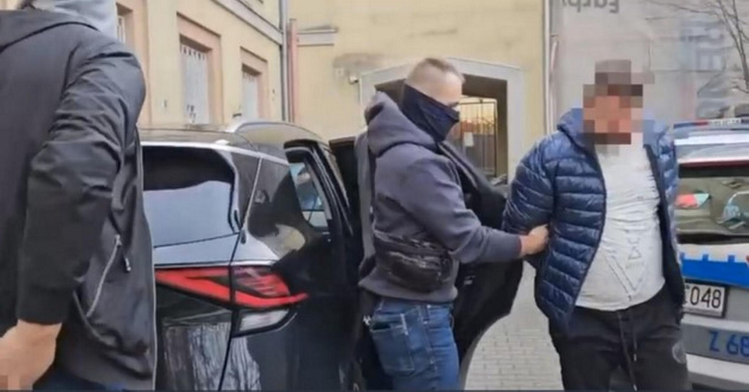Policja zatrzymała recydywistę z narkotykami, bronią i milionem złotych!