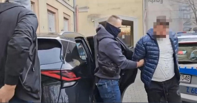 Policja zatrzymała recydywistę z narkotykami, bronią i milionem złotych!