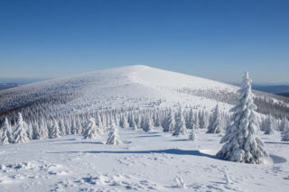 Karkonosze w sidłach zimy. Które szlaki zamknięto?