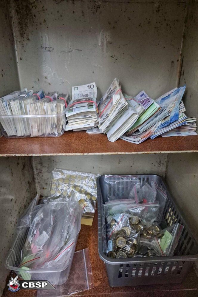 20 osób zatrzymanych za oszustwa VAT