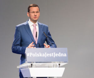 Jarosław Kaczyński przemawia w trakcie kongresu PIS
