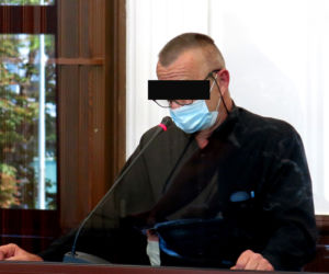 Z zazdrości zatłukł żonę gołymi pięściami?