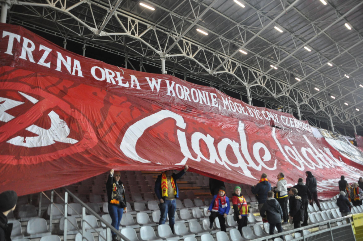 Żółto-czerwono na Suzuki Arenie! Zdjęcia kibiców na meczu Korona Kielce - Jagiellonia Białystok