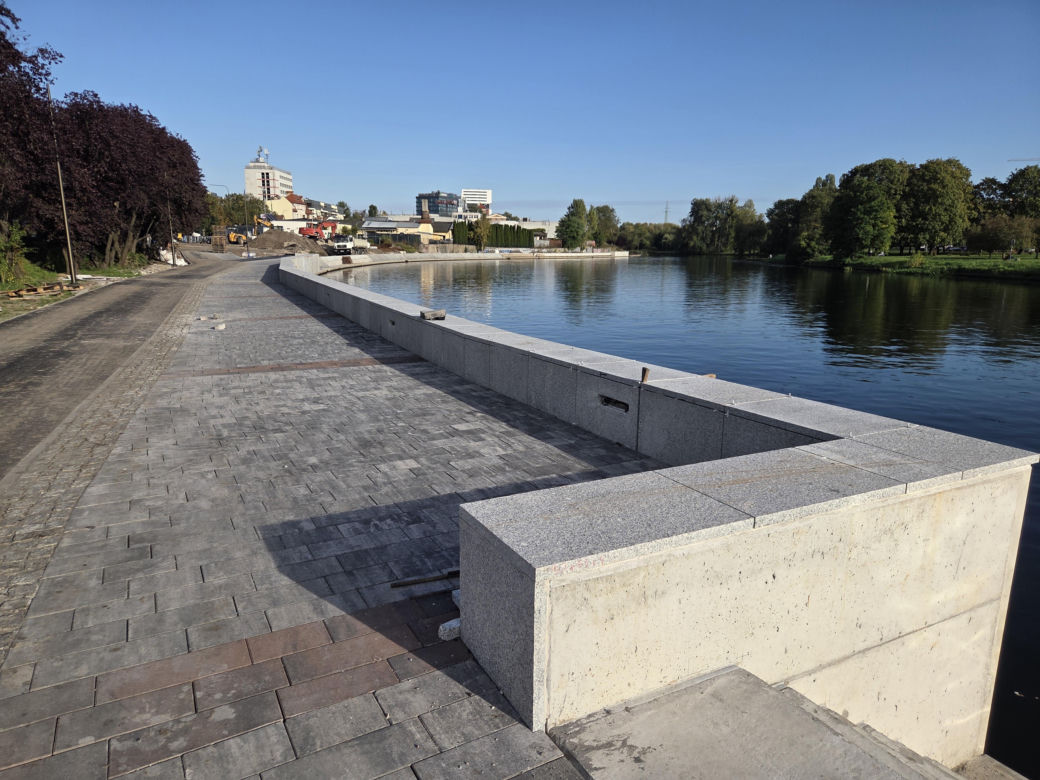 Tak zmieniają się bulwary nad Brdą. Trwa rewitalizacja nabrzeża w Bydgoszczy