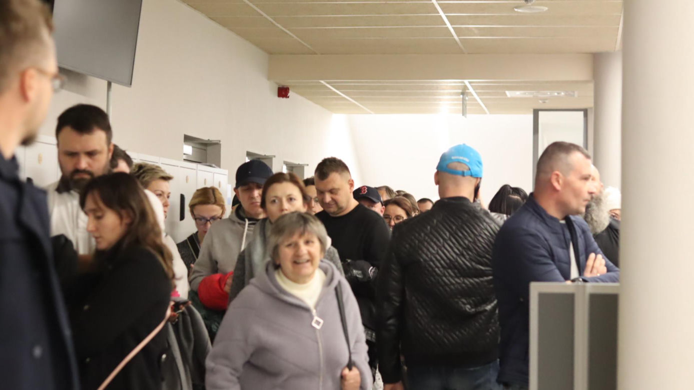 Ogromne kolejki przed lokalami wyborczymi w Lublinie