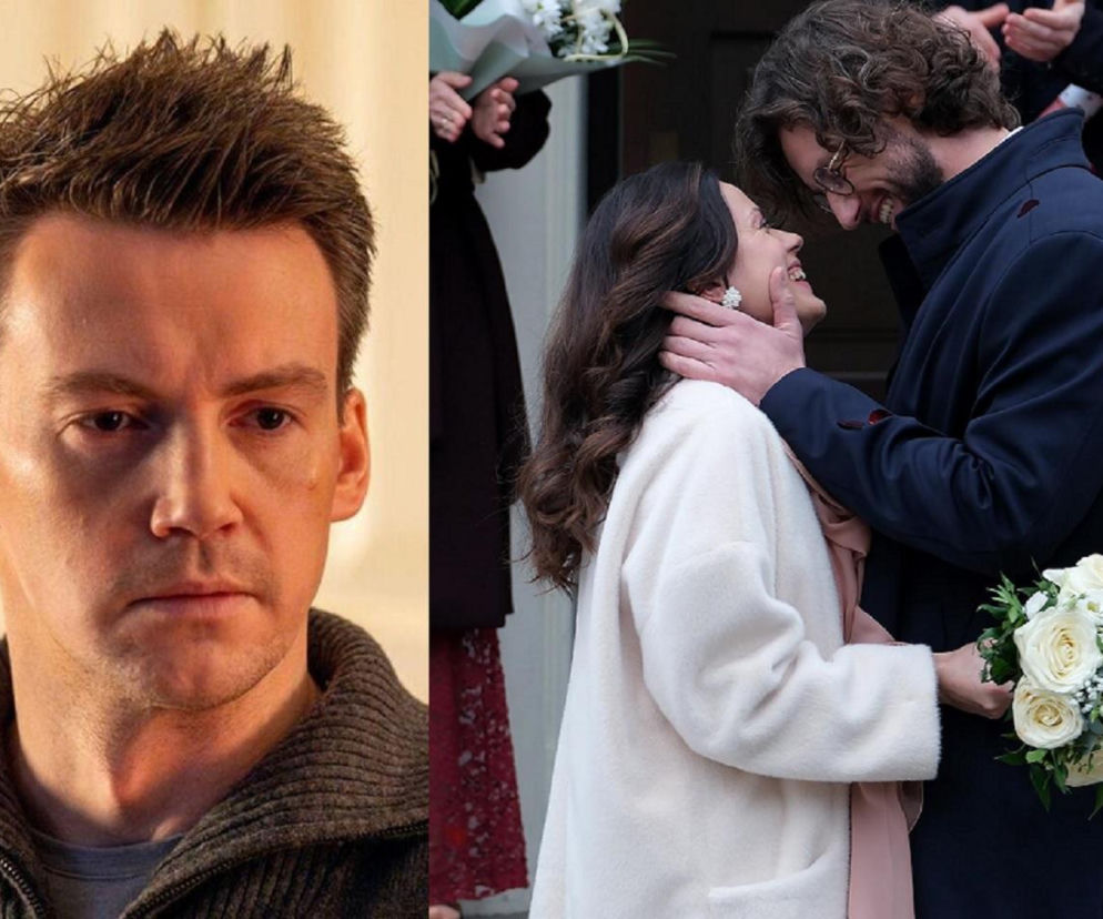 Zrozpaczony Jakub, grany przez Krzysztofa Kwiatkowskiego, patrzący w bok z poważną miną. Po prawej stronie Kasię (Paulina Lasota) i Mariusza (Mateusz Mosiewicz) w dniu ślubu. Kasia uśmiecha się, trzymając bukiet białych róż. O tym, jak Jakub dowie się o ich ślubie, przeczytasz na Super Seriale.