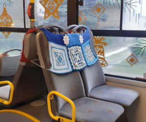 Wyjątkowy trolejbus wyjechał na ulice Lublina. W środku są świąteczne ozdoby z włóczki [GALERIA, WIDEO]