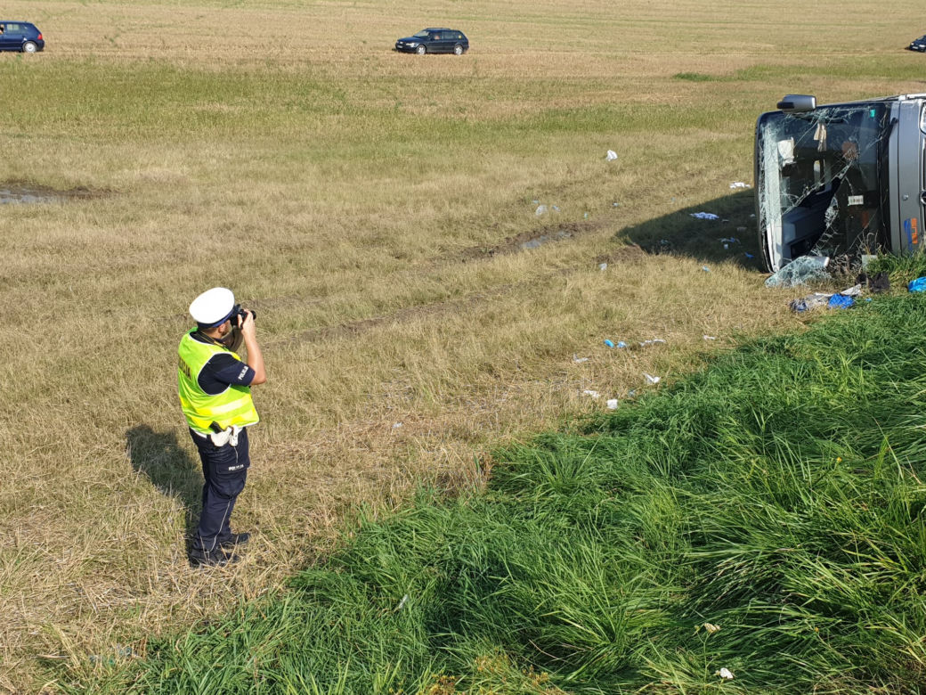 DK 53: Wypadek autokaru z pielgrzymami. 8 osób w szpitalu!