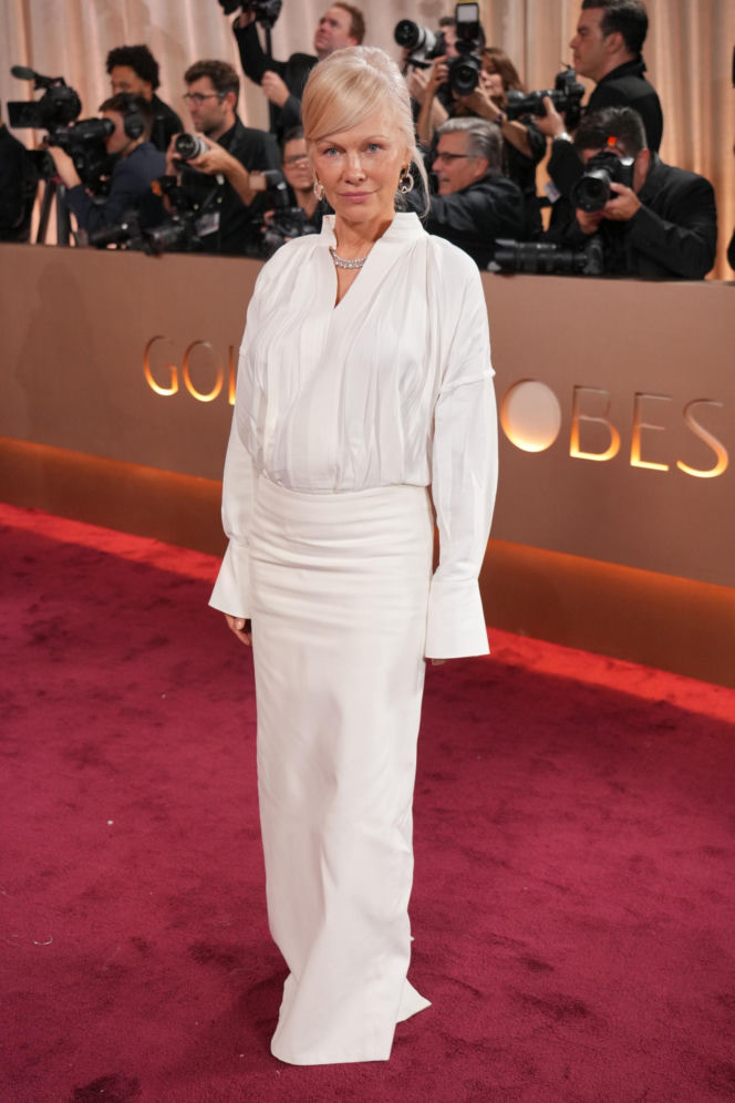 Pamela znów jest blondynką! Zobacz kreacje ze Złotych Globów