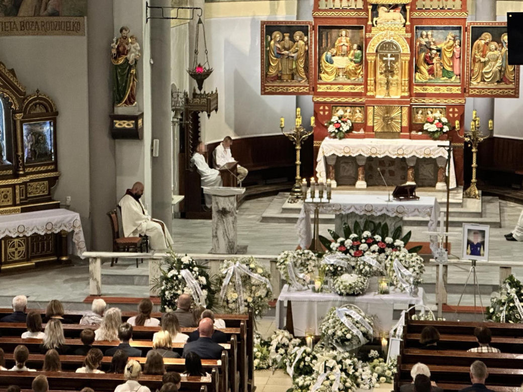 Pogrzeb 12-letniego Krzysia. Wzruszające słowa księdza".