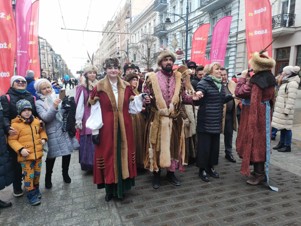 Polonez dla Łodzi. Setki łodzian we wspólnym tańcu [ZDJĘCIA]