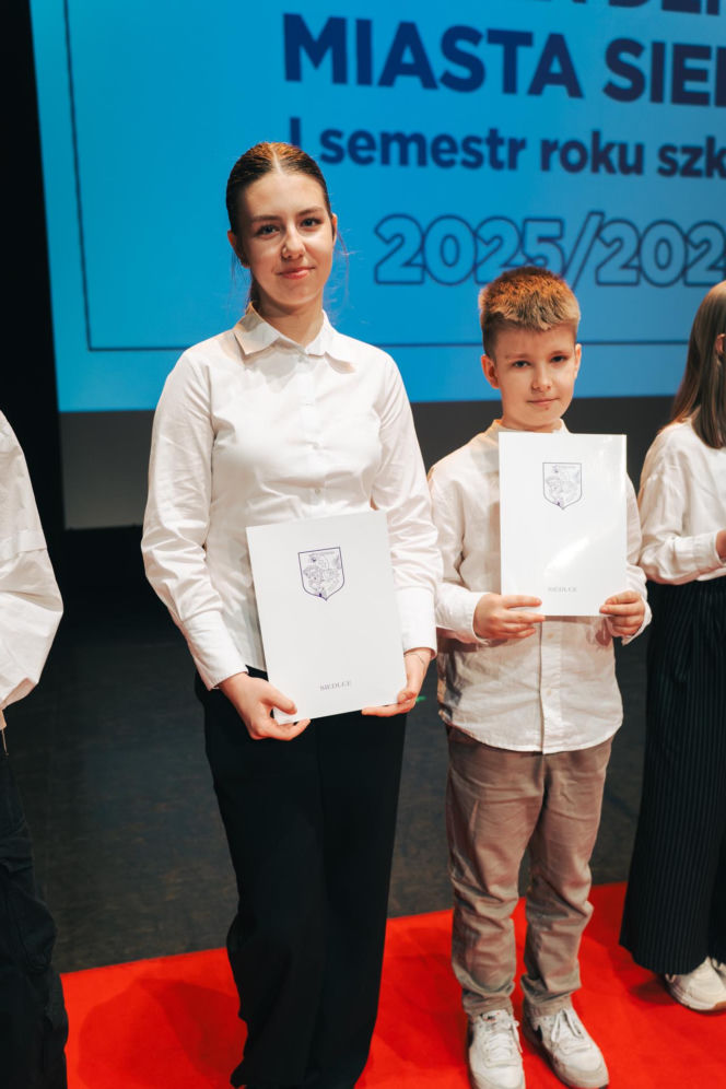 Najzdolniejsi uczniowie odebrali stypendia Prezydenta Miasta Siedlce