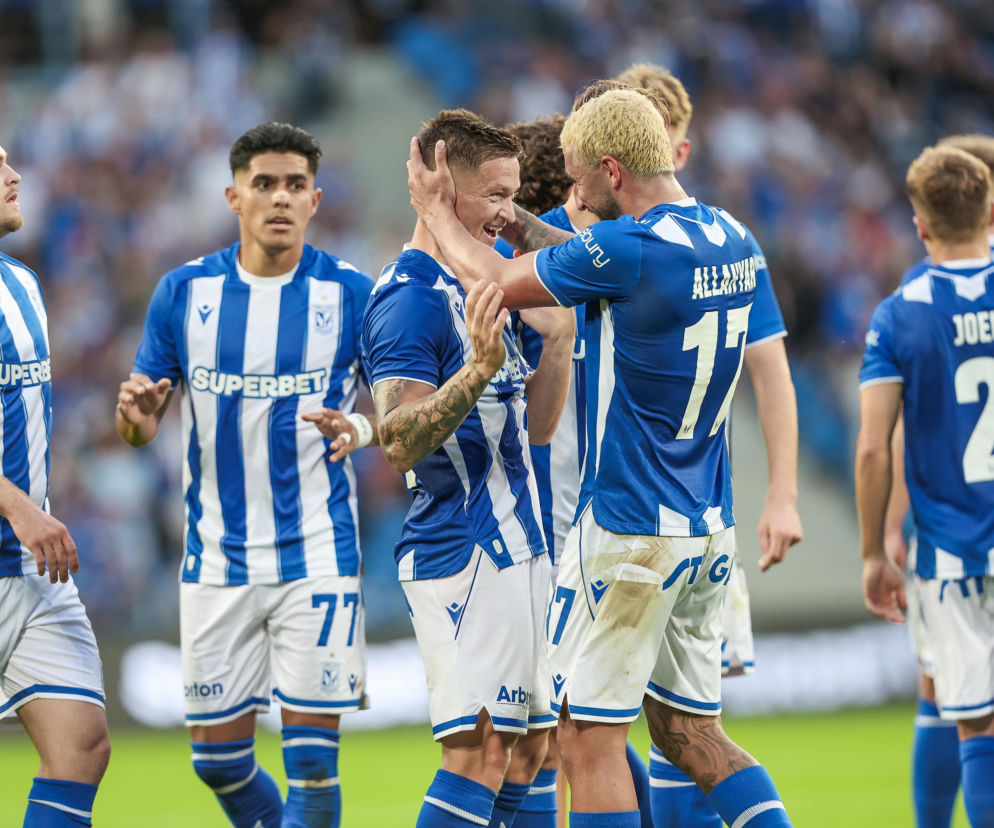 Cieszący się piłkarze Lecha Poznań po strzeleniu gola FC Thun. O rekordowym zwycięstwie przeczytasz na SE Supersport.