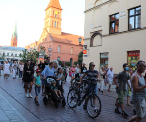 Torunianie protestują przeciwko przegłosowaniu Lex TVN