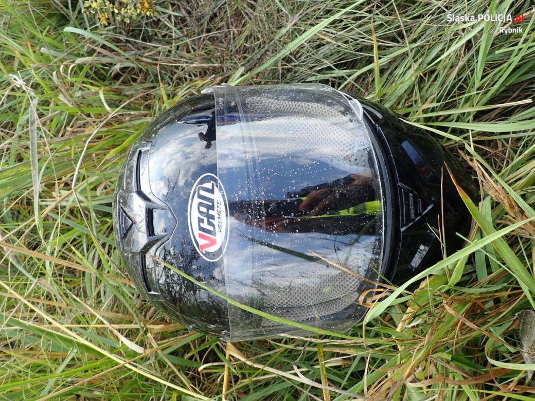 Czerwionka-Leszczyny: 18-latka zasuwała jak dzika, zjechała ze skarpy i wylądowała w rowie. Wezwano LPR