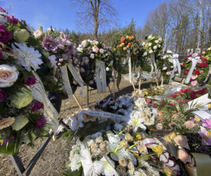 Rodzinna masakra w Kadłubie. Ojczym i prababcia 17-letniego mordercy spoczęli w osobnych grobach