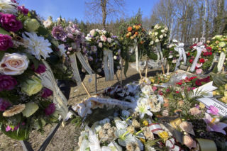 Rodzinna masakra w Kadłubie. Ojczym i prababcia 17-letniego mordercy spoczęli w osobnych grobach