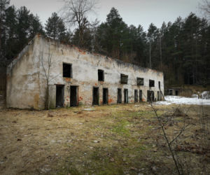 Opuszczona stacja kolejowa w sercu puszczy na Podlasiu
