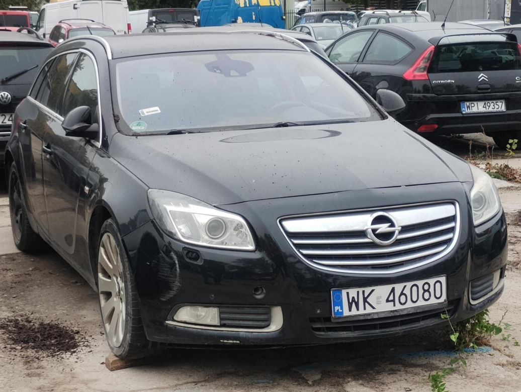 Drogowcy znów sprzedają wraki z ulicy. Wśród nich jest Chrysler w kwiatki