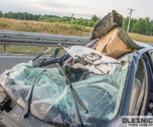 Groźny wypadek na trasie S8. Volkswagen zderzył się z ciężarówką