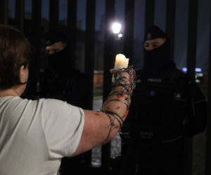 Protesty i aresztowania przed Wawelem podczas wizyty Jarosława Kaczyńskiego