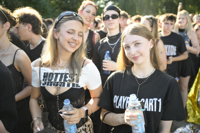 Fani w upale czekają na koncert The Weeknd. Tłumy w Warszawie