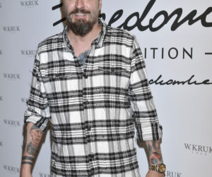 Tak na początku kariery wyglądał Piotr Kędzierski. Dziś trudno go rozpoznać na starych zdjęciach