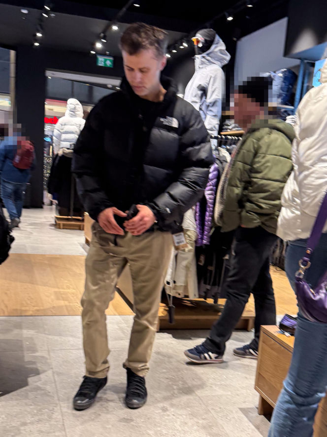 Maciej Zakościelny na zakupach