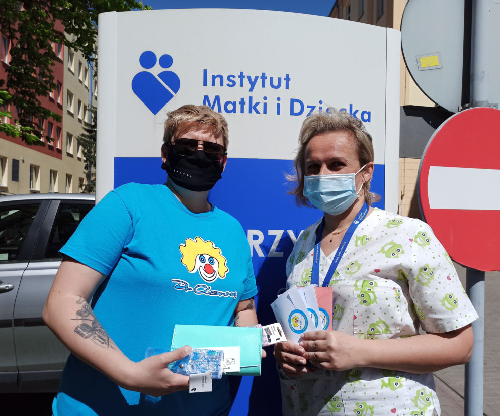 Magdalena Pecho z fundacji i pielęgniarka Honorata Przychodzka