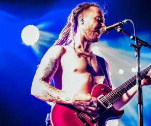 Skrupulatnie wyreżyserowany groteskowy spektakl okraszony nutą surrealizmu – Avatar zawładną Warszawą [RELACJA]