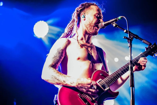 Skrupulatnie wyreżyserowany groteskowy spektakl okraszony nutą surrealizmu – Avatar zawładną Warszawą [RELACJA]