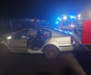 Tragedia w Chociszewie: Skoda wbiła się w ogrodzenie cmentarza! Nie żyje 36-latek