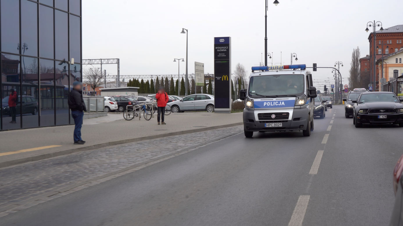 Koronawirus w Bydgoszczy. Żarty się skończyły! Policja mówi:  „ZOSTAŃ W DOMU” [WIDEO]