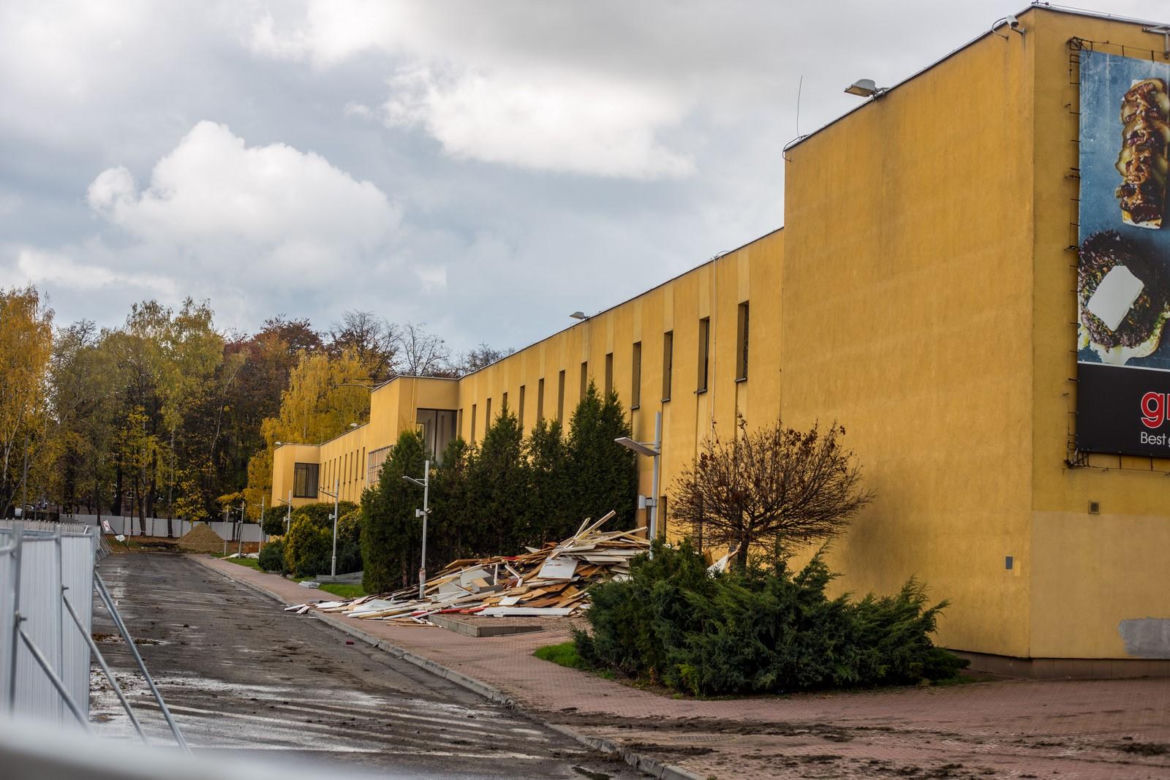 Belg znika na naszych oczach. Trwa wyburzanie kultowego centrum handlowego ZDJĘCIA
